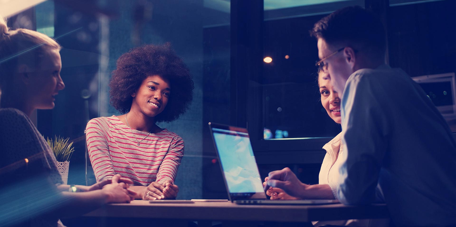 Contact-center-digital-channels-communication